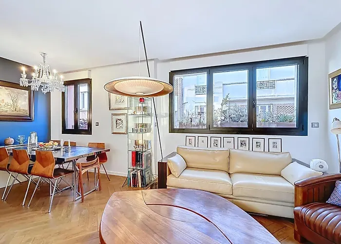 House With Rooftop Eiffel Tower View Holiday home *