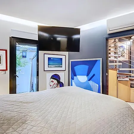 Дом отдыха House With Rooftop Eiffel Tower View *