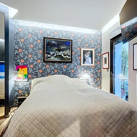 Дом отдыха House With Rooftop Eiffel Tower View