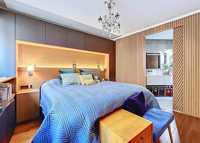 House With Rooftop Eiffel Tower View פריז