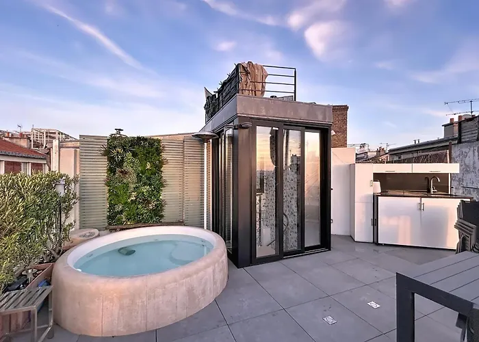 House With Rooftop Eiffel Tower View Дом отдыха Париж