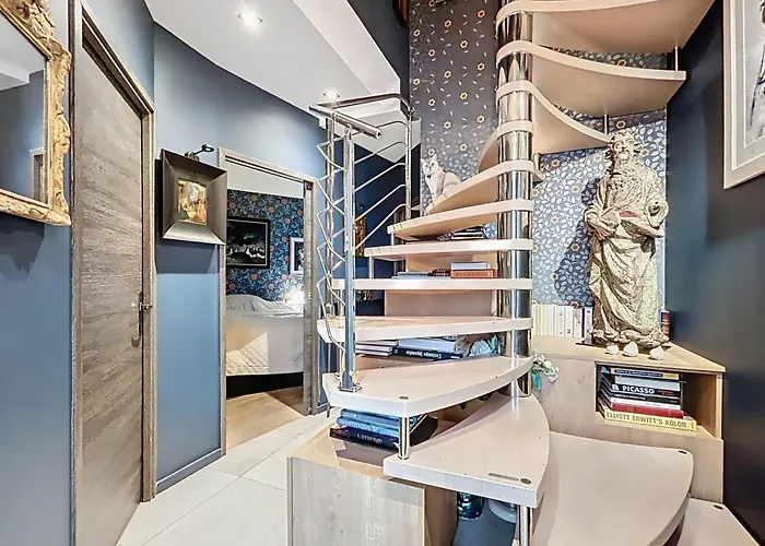 House With Rooftop Eiffel Tower View פריז