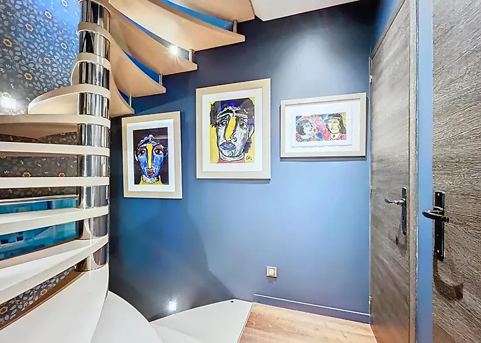 בית נופש House With Rooftop Eiffel Tower View *