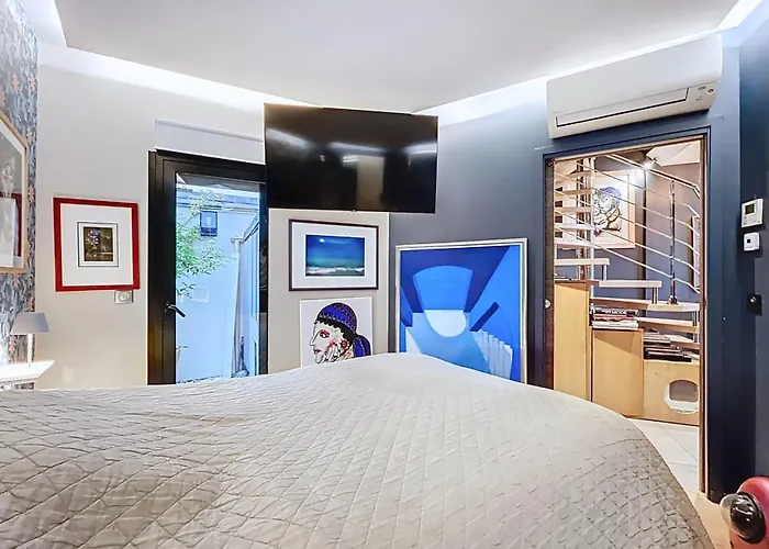 Дом отдыха House With Rooftop Eiffel Tower View *