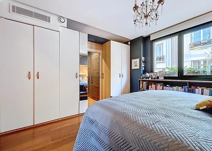 Дом отдыха House With Rooftop Eiffel Tower View