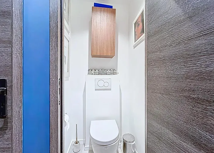 House With Rooftop Eiffel Tower View * Париж