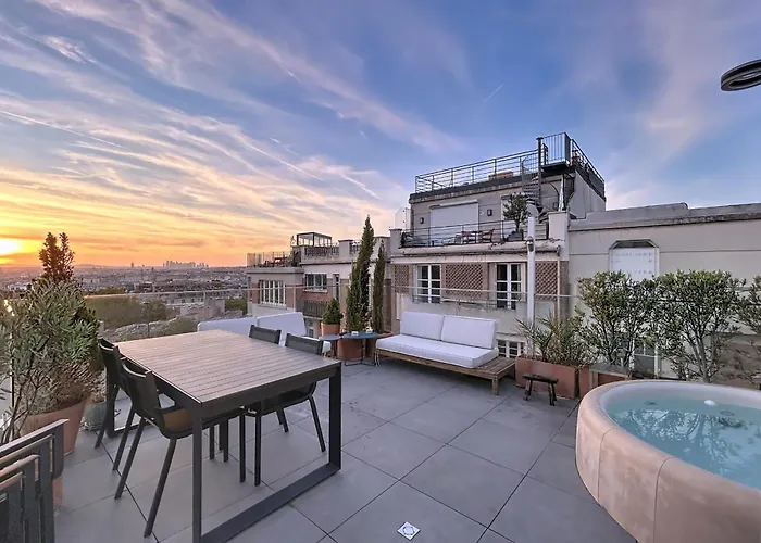 Дом отдыха House With Rooftop Eiffel Tower View *