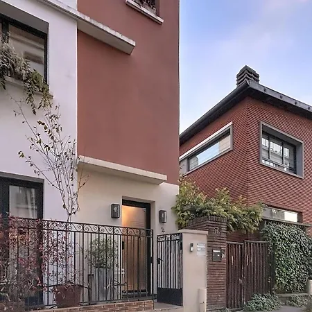 House With Rooftop Eiffel Tower View Tatil Evi *