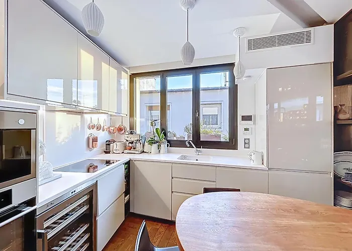 House With Rooftop Eiffel Tower View Tatil Evi Paris
